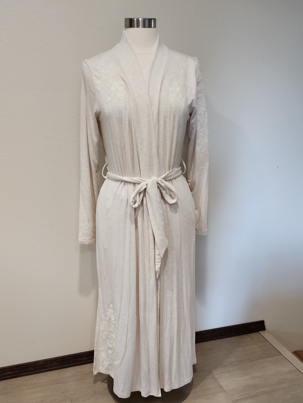 Soft Surroundings Evelyn Floral Embroidered Cream White Soft Bath Robe Small